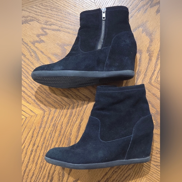 Minnetonka black suede ankle boots - Picture 2 of 8